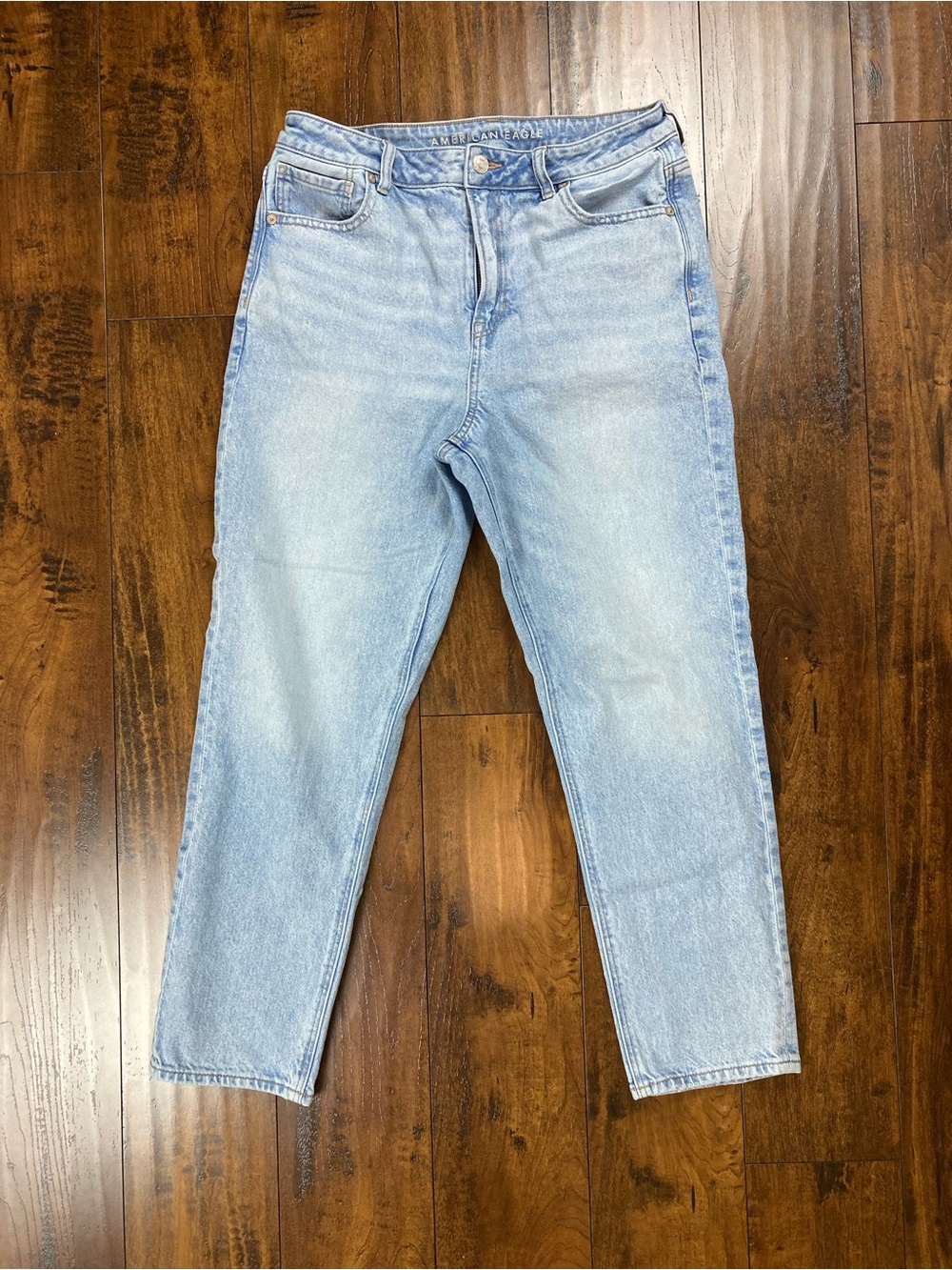 AMERICAN EAGLE Jeans Womens Mom Jean Light Wash Blue Strigid Size 10 Short
